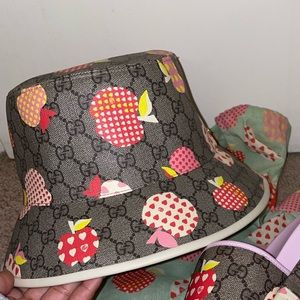 Gucci les pommes gg bucket hat. 100% Authentic. Bought in store.